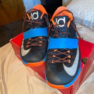 Men’s size 13 shoe